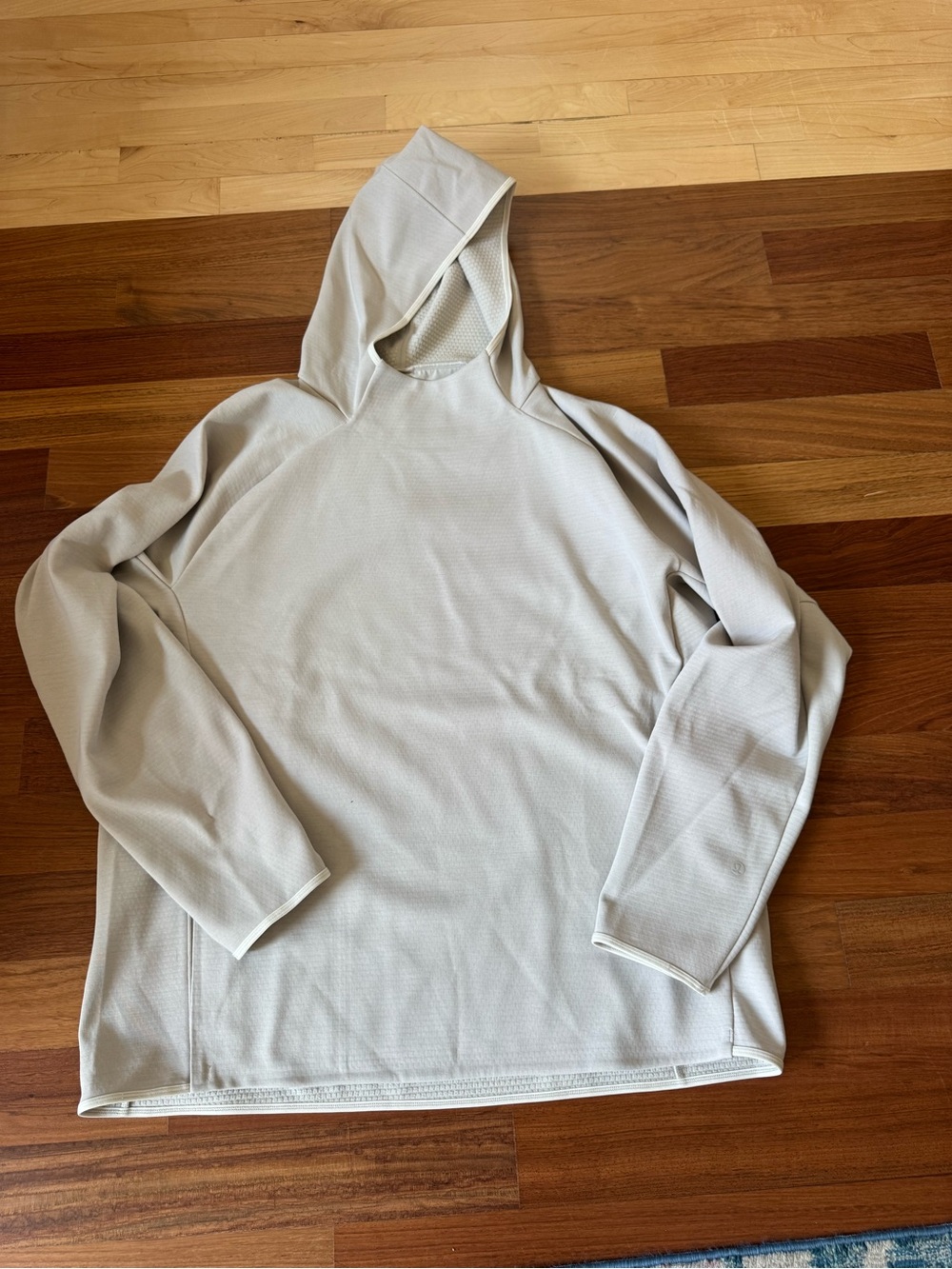 lululemon athletica Men's Lightweight Hooded Long-Sleeve  - Light Gray